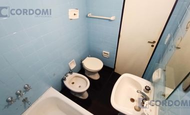 Venta Departamento de 2 ambientes  con Balcón sobre Av. 25 de Mayo