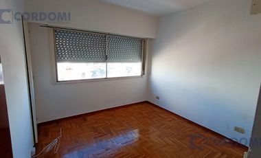 Venta Departamento de 2 ambientes  con Balcón sobre Av. 25 de Mayo