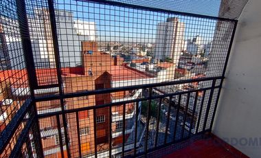 Venta Departamento de 2 ambientes  con Balcón sobre Av. 25 de Mayo