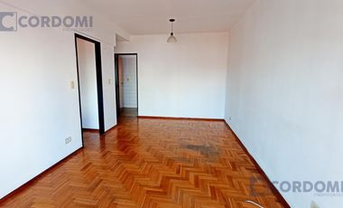Venta Departamento de 2 ambientes  con Balcón sobre Av. 25 de Mayo