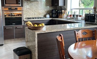 Se renta departamento en Bosque Real