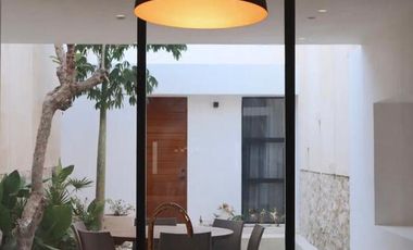CASA EN VENTA MERIDA, CENTRO LA PLANCHA, CASA PAXA AMUEBLADA, LISTA.
