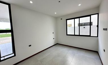 CASA EN VENTA MERIDA, TEMOZON NORTE, PRIVADA SOLUNA, CEDRO, ENTREGA INMEDIATA.