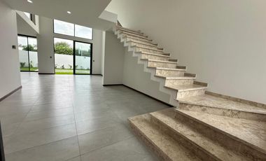 CASA EN VENTA MERIDA, TEMOZON NORTE, PRIVADA SOLUNA, CEDRO, ENTREGA INMEDIATA.