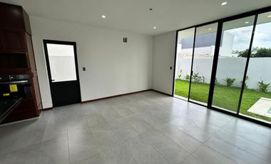 CASA EN VENTA MERIDA, TEMOZON NORTE, PRIVADA SOLUNA, CEDRO, ENTREGA INMEDIATA.