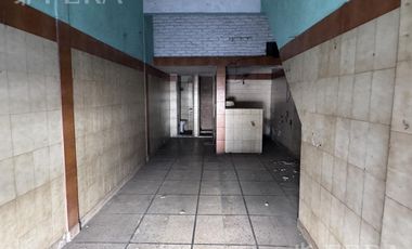 Venta en local en Wilde