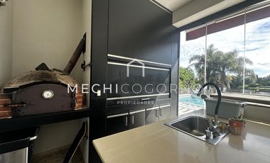 Casa en venta de 4 dormitorios a la laguna en San Isidro Labrador, Villa Nueva