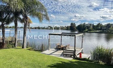 Casa en venta de 4 dormitorios a la laguna en San Isidro Labrador, Villa Nueva