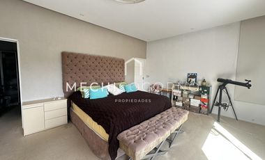 Casa en venta de 4 dormitorios a la laguna en San Isidro Labrador, Villa Nueva