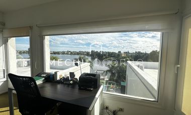 Casa en venta de 4 dormitorios a la laguna en San Isidro Labrador, Villa Nueva