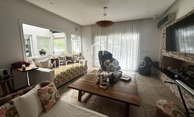 Casa en venta de 4 dormitorios a la laguna en San Isidro Labrador, Villa Nueva