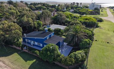 Casa en  venta a metros del mar y av. princial Mar Chiquita - Lote 745m2