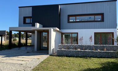 Casa en Venta Costa Esmeralda, Barrio Ecuestre al 300, 5 Ambientes