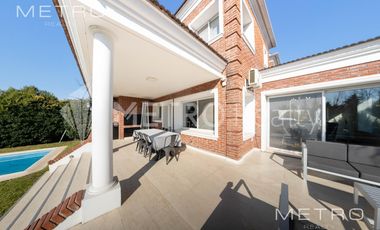 Casa en Alquiler en el Barrio Las Glorietas 6 ambientes Nordelta