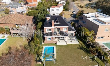 Casa en Alquiler en el Barrio Las Glorietas 6 ambientes Nordelta