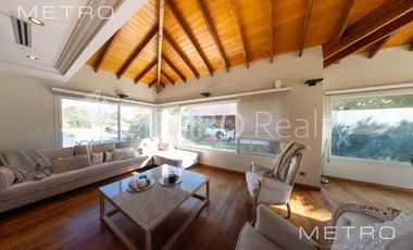 Casa en Alquiler en el Barrio Las Glorietas 6 ambientes Nordelta