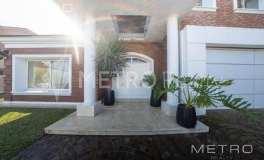 Casa en Alquiler en el Barrio Las Glorietas 6 ambientes Nordelta