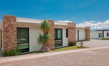 Casa de lujo amueblada, con alberca EN CHULA VISTA AJIJIC y  vista al lago