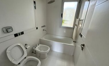 Casa en housing, alquiler, tres dormitorios, pileta, Cerro