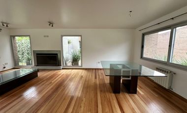 Casa en housing, alquiler, tres dormitorios, pileta, Cerro