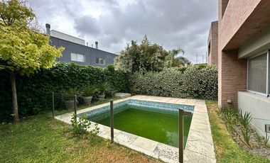 Casa en housing, alquiler, tres dormitorios, pileta, Cerro