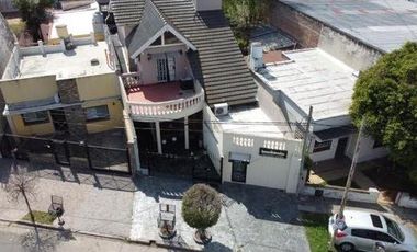 Casa 6 ambientes en Adrogué, oportunidad venta