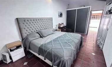 Casa 6 ambientes en Adrogué, oportunidad venta
