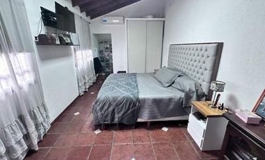Casa 6 ambientes en Adrogué, oportunidad venta