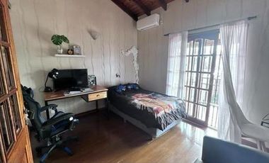 Casa 6 ambientes en Adrogué, oportunidad venta
