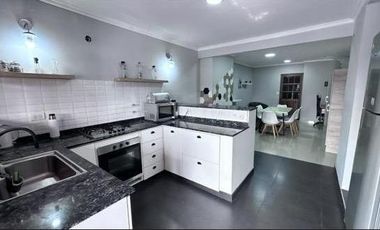 Casa 6 ambientes en Adrogué, oportunidad venta
