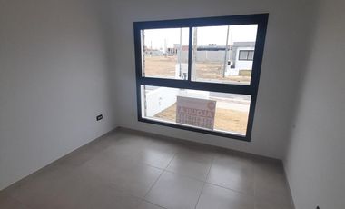 Duplex alquiler 2 dormitorios 1 baño con patio San Ignacio Village