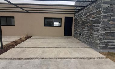 Duplex alquiler 2 dormitorios 1 baño con patio San Ignacio Village