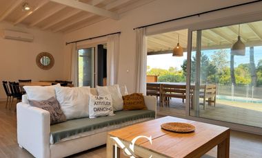 Casa en venta en Costa Esmeralda gas natural 4 dormitorios