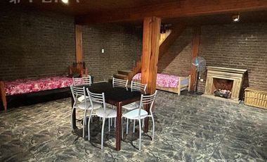 Venta de casa quinta con quincho y piscina en Ezpeleta