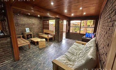 Venta de casa quinta con quincho y piscina en Ezpeleta