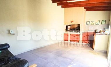 Moderno  PH 4 Ambientes con patio y terraza –  Excelente ubicación