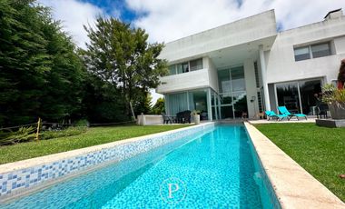 Chalet de estilo en Arenas del Sur