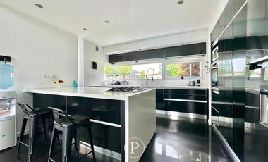 Chalet de estilo en Arenas del Sur