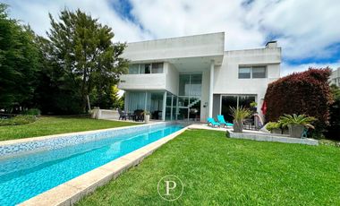 Chalet de estilo en Arenas del Sur