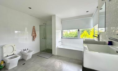 Chalet de estilo en Arenas del Sur