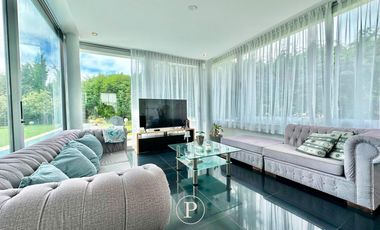 Chalet de estilo en Arenas del Sur