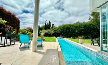 Chalet de estilo en Arenas del Sur