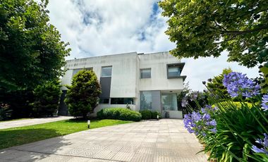 Chalet de estilo en Arenas del Sur