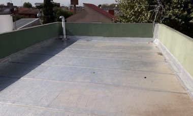 Venta Casa en Lanús Este Ideal 2 familias o subdivisión en 3 PH independientes.