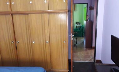 Venta Casa en Lanús Este Ideal 2 familias o subdivisión en 3 PH independientes.