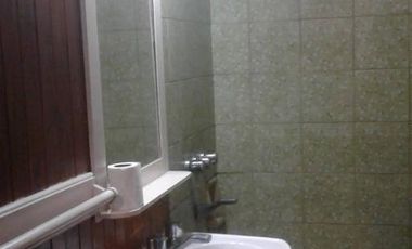 Venta Casa en Lanús Este Ideal 2 familias o subdivisión en 3 PH independientes.