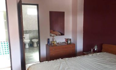 Venta Casa en Lanús Este Ideal 2 familias o subdivisión en 3 PH independientes.