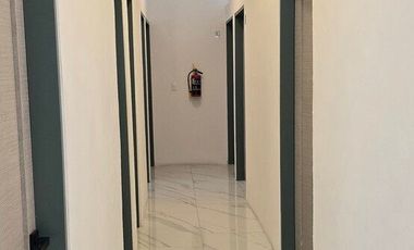 Se rentan consultorios y local grande en centro médico sobre av. Tlacote