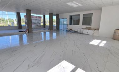 Se rentan consultorios y local grande en centro médico sobre av. Tlacote