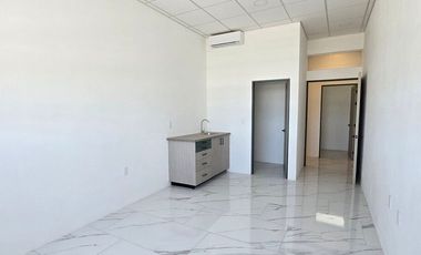 Se rentan consultorios y local grande en centro médico sobre av. Tlacote